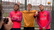 Justin Bieber mostra habilidade ao lado de Neymar e Rafinha em treino do Barça
