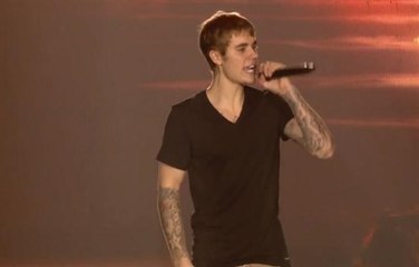 Justin Bieber - Let Me Love You (AMAs 2016) Live