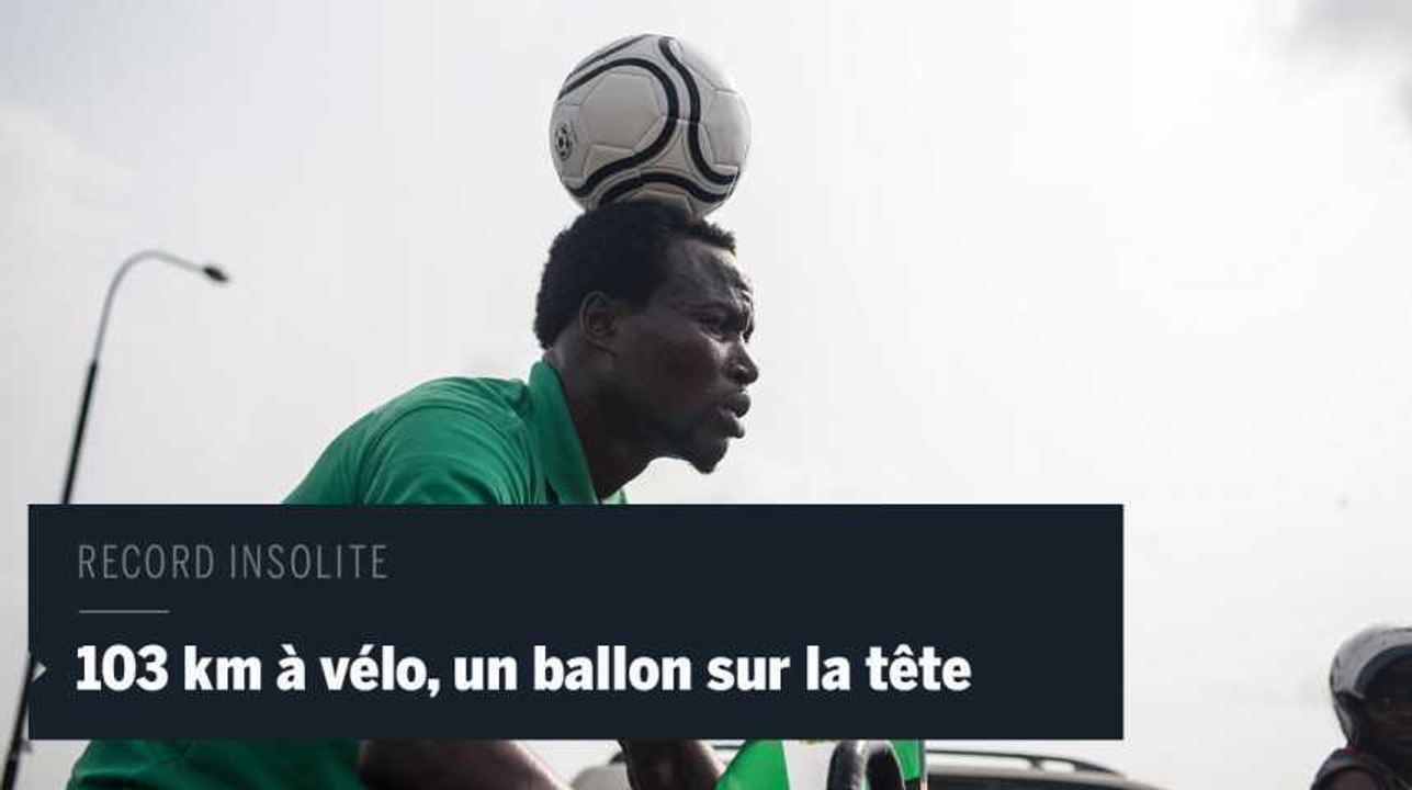 Un nigérian parcourt 103 kilomètres à vélo avec un ballon en équilibre sur la tête