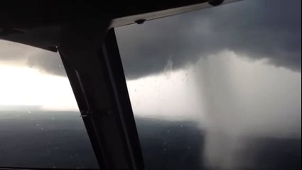 Bad storm! Landing a 737 like a G