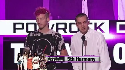 Twenty One Pilots accepting their Award at the Amas 2016