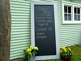 5 Easy Steps to Make Your Own Holiday Chalkboard
