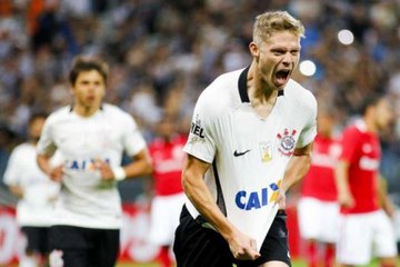 Descargar video: Mais uma para o DVD! Corinthians vence, afunda ainda mais o Inter e se aproxima do G6