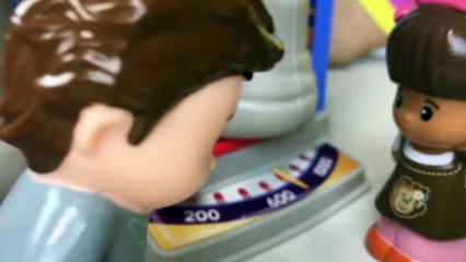 LITTLE PEOPLE Mia Helps Elephant part3