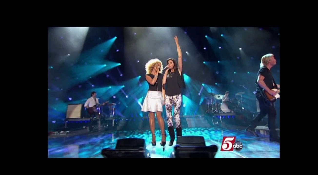 CMA 2013 - Little Big Town performs Pontoon & Soak Up the Sun (w/ Sheryl Crow)