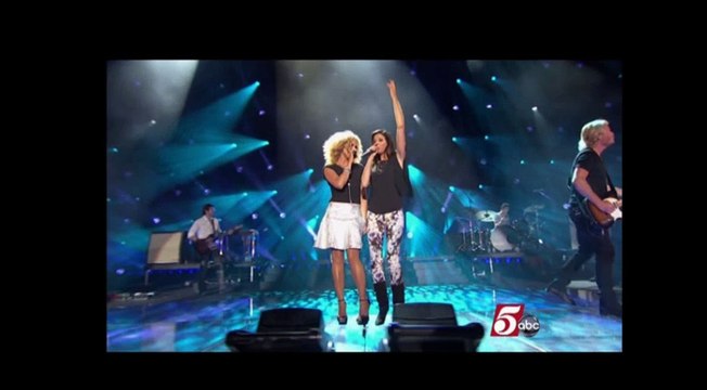 CMA 2013 - Little Big Town performs Pontoon & Soak Up the Sun (w/ Sheryl Crow)