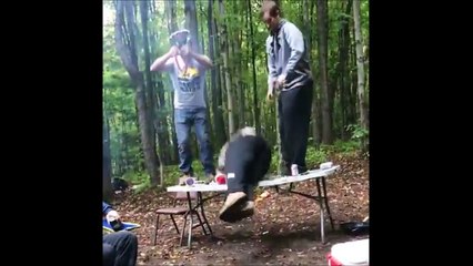 Faut pas faire de picnic avec ce mec... C'est un fou