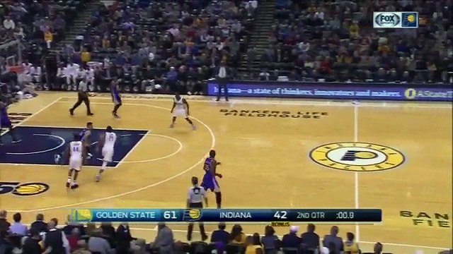 Stephen Curry depuis sa ligne à 3-points...