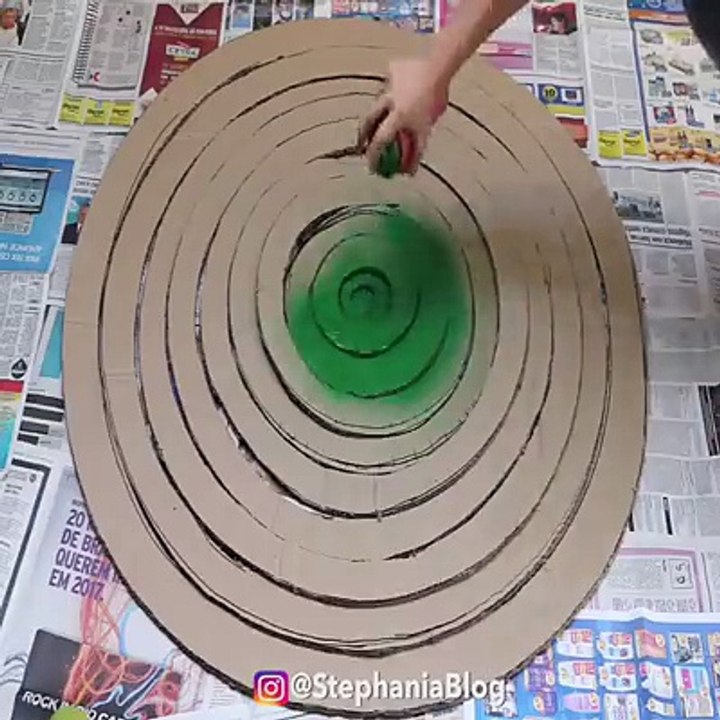 Un sapin fait maison, spécial et attrayant ! Joyeux Noël !