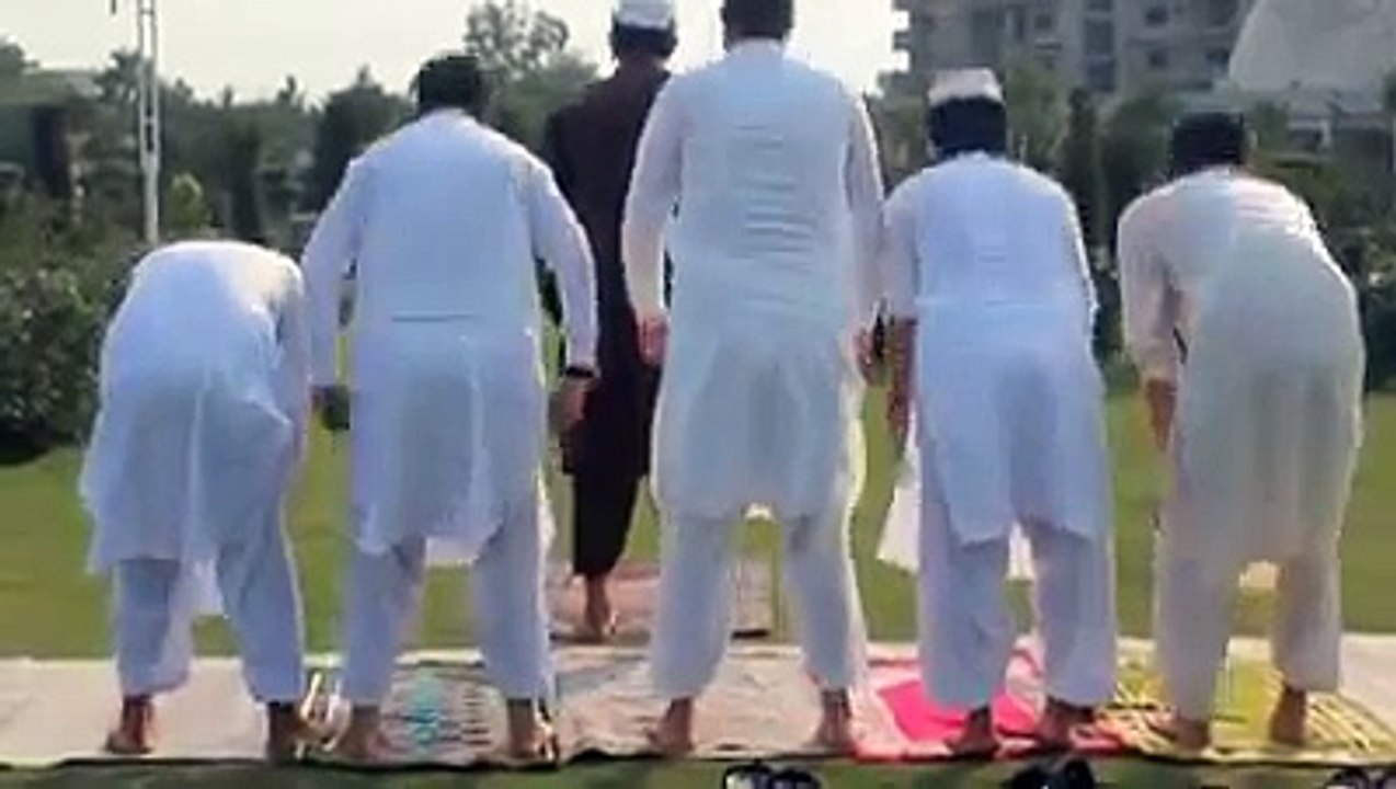 pushto ...............Eid namaz ............funny...