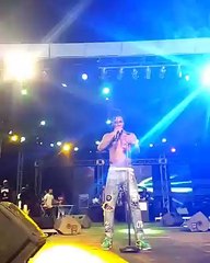 BURNA BOY'S SHOE STOLEN LIVE ON STAGE!