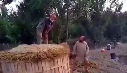 Pashto very funny video babagan mast shawi di Pathan old men fun