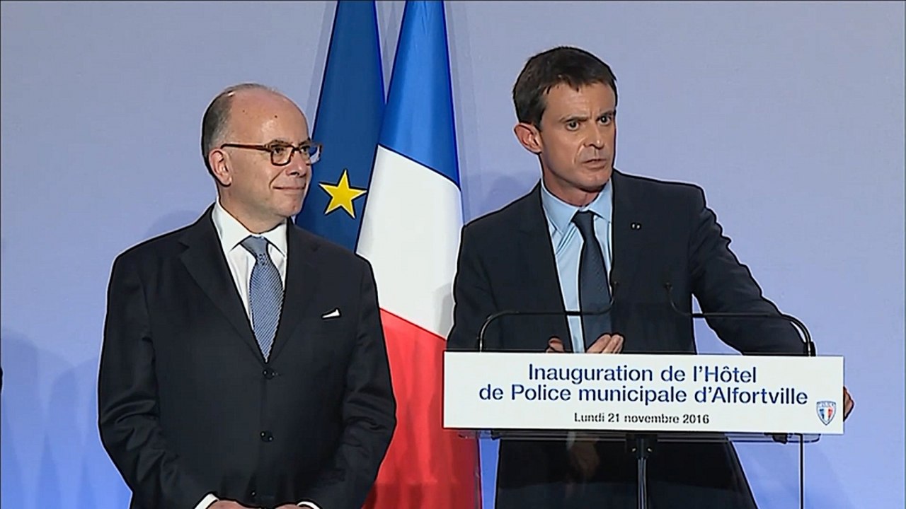 Manuel Valls : "Vous portez l'uniforme. Soyez fiers, car les Français sont fiers de leurs policiers"