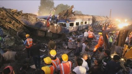 Una comisión investiga las causas de un accidente de tren indio que causó 146 muertos