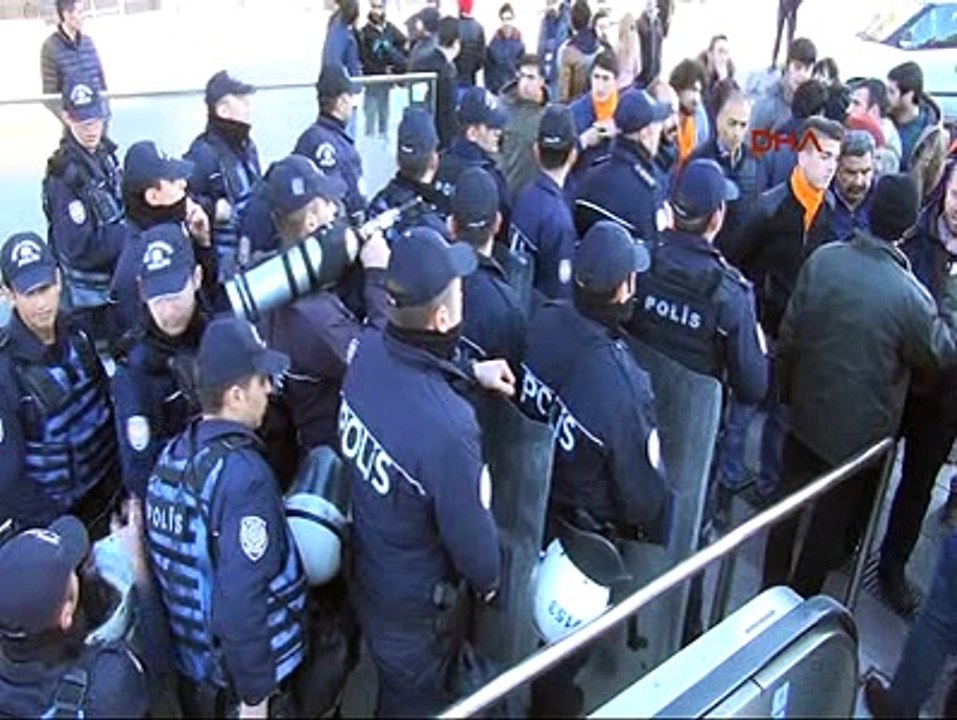 Cinsel istismar tasarısını protesto için TBMM'ye gitmek isteyen gruba müdahale