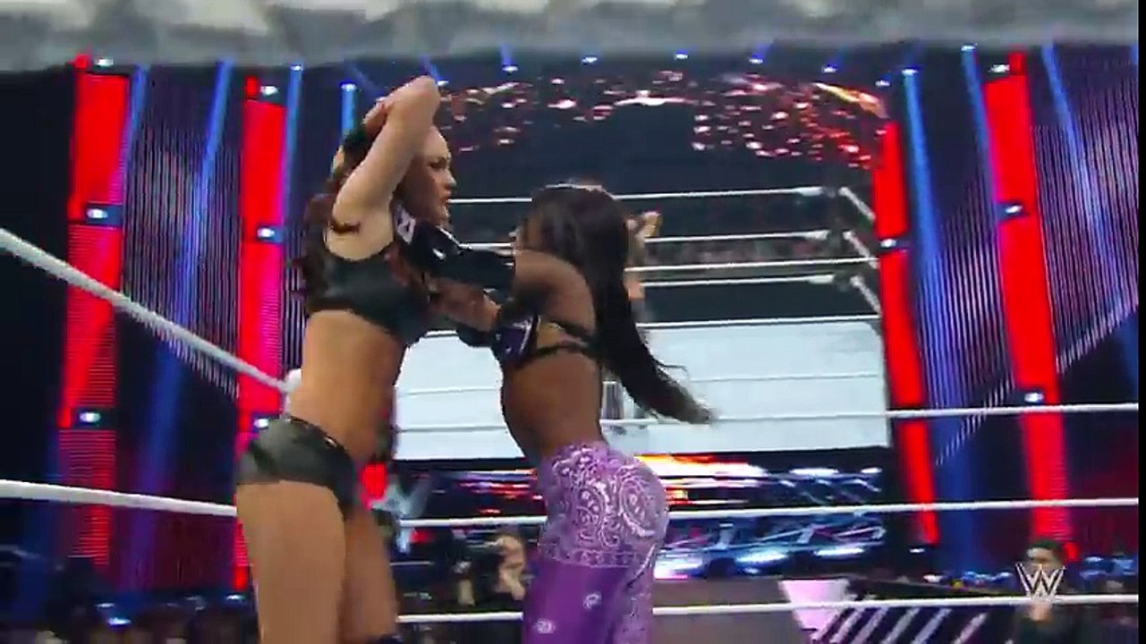 WWE Raw 02 29 16 Brie vs Naomi
