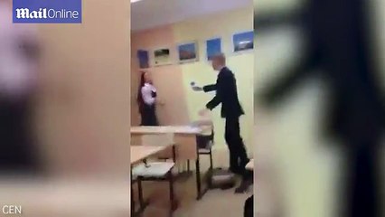 Arkadaşına suyla şaka yapan kız öğrenci tekme tokat dayak yedi