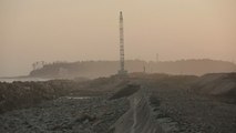 Japón respira aliviado tras un nuevo fuerte seísmo y un tsunami en Fukushima