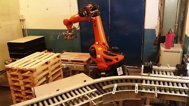 KUKA Krc4 palletizing robot - Eurobots.it