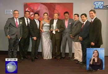 El Noticiero recibió premio como mejor programa de noticias