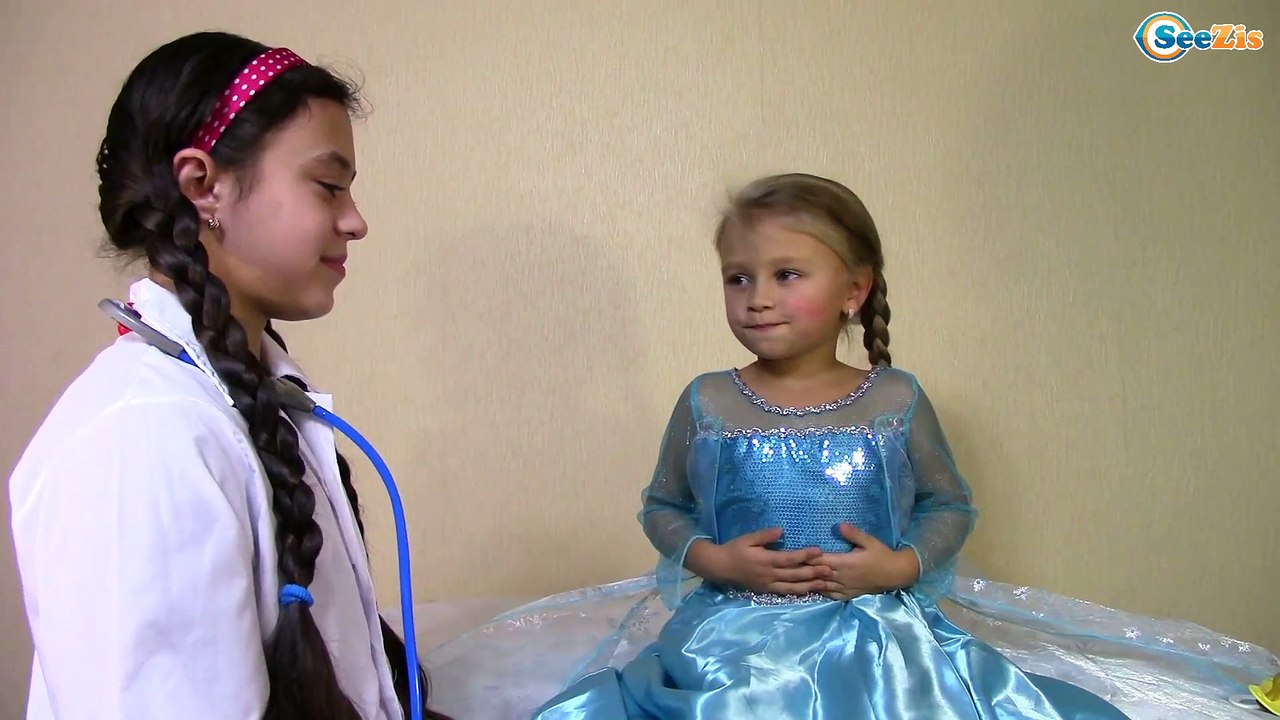 DOC MCSTUFFINS GIVES FROZEN ELSA SURGERY & Bad Baby Funny Video Видео для детей Доктор Плюшева