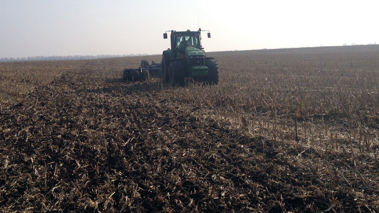 John Deere 8430 with dickator Kockerling Rebell Profiline