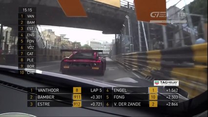 Descargar video: Terrible accident du pilote Vanthoor pendant la 2eme  édition de la Coupe du Monde FIA GT