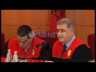 Ora News – Nuk hiqet pezullimi i vettingut. Lu e Vlahutin ne Kushtetuese