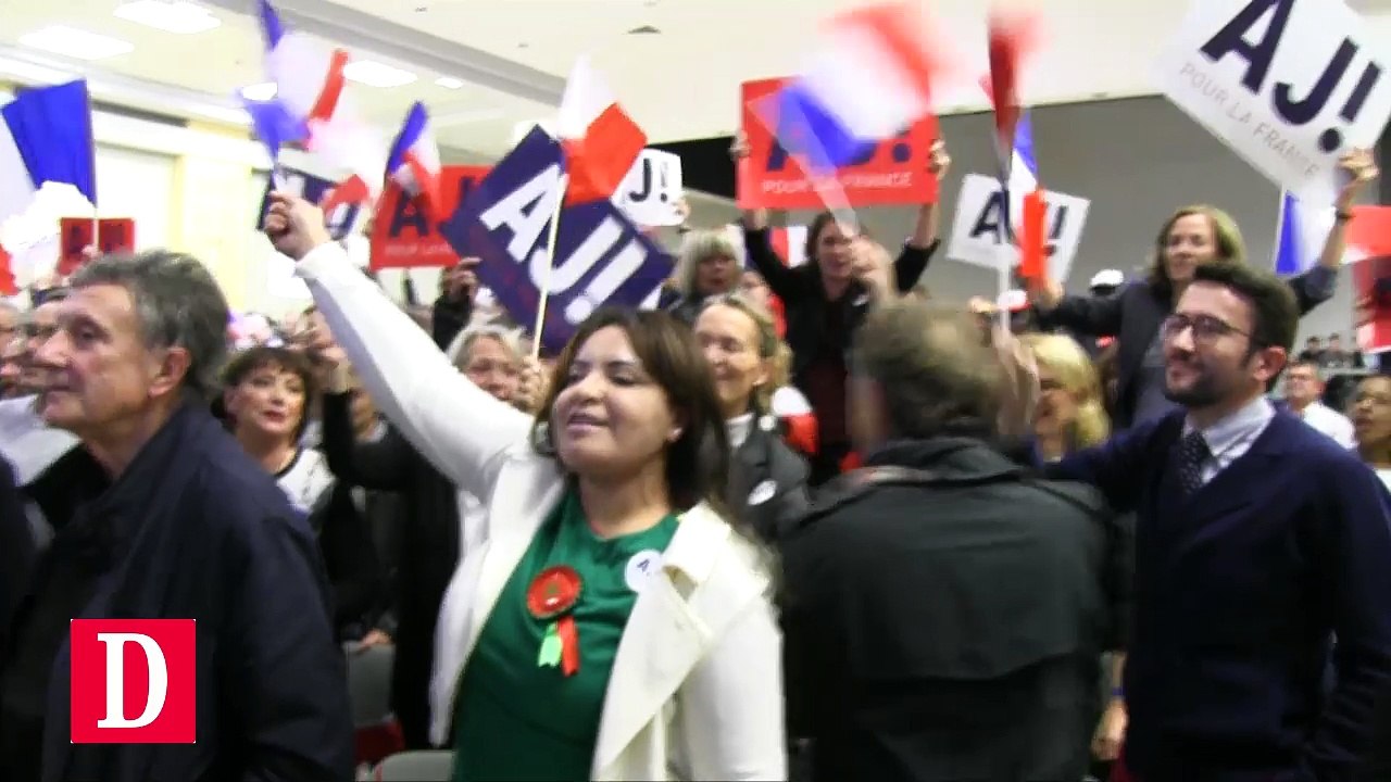 Ambiance à la salle Jean-Mermoz de Toulouse à l'arrivée d'Alain Juppé