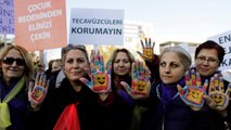 Turquia recua no perdão a violadores de menores mas mantém projeto-lei em estudo