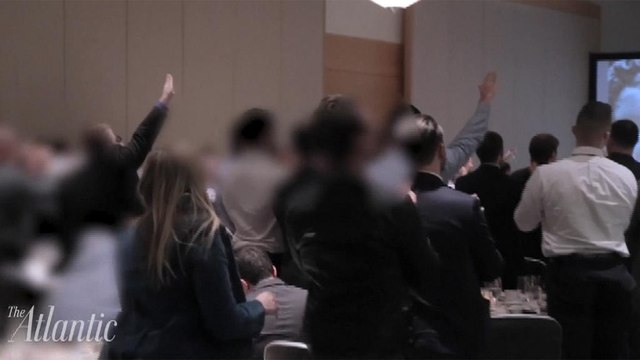سلام هیتلری در اجتماع راست گرایان افراطی حامی دونالد ترامپ در آمریکا