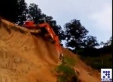 پہاڑ سے کرین نیچے اتارنے کا بہترین طریقہ دیکھیے اس ویڈیو میں