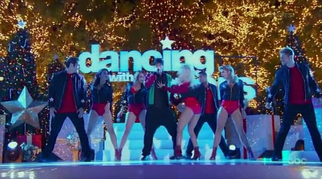 Vanilla Ice performs Ice Ice Baby on the DWTS Season Finale