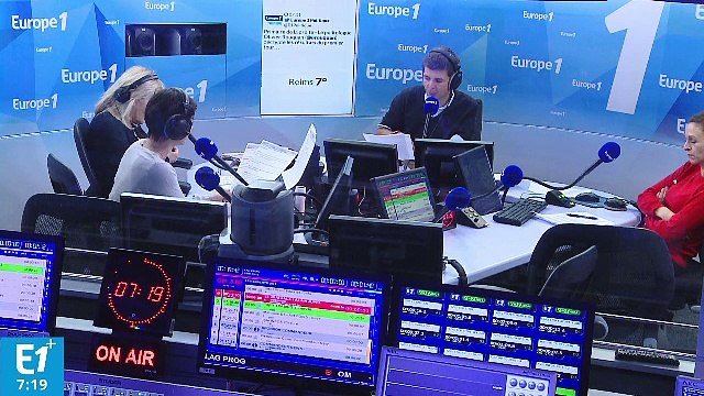 Combien de postes ont été supprimés de 2007 à 2012 dans la fonction publique ?