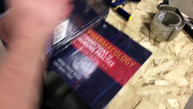 Cacher un gun dans un livre ? Facile !