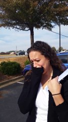 Offrir la voiture de ses rêves à sa chérie... CUTE !!