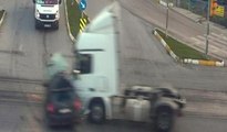 İstanbul'da TIR dehşeti... Kırmızı ışıkta geçti, aracı böyle biçti