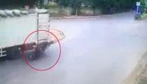 Motosikletli şahıs kamyona böyle çarptı