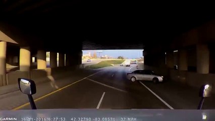 Faire demi-tour sur l'autoroute ? Bonne idée !