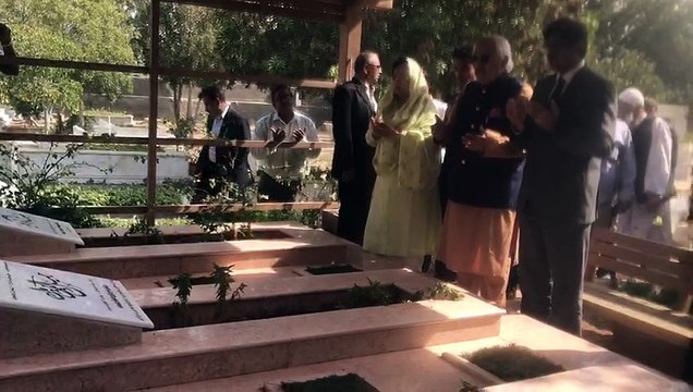CM Sindh Syed Murad Ali Shah offers Dua at Mazar of Jameeluddin Ali... (23 Nov 2016)