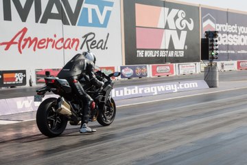 Kawasaki’s Supercharged Ninja H2 Goes Drag Racing