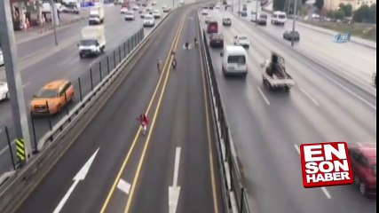 Otoyolda tehlike saçan Suriyeli çocuklar