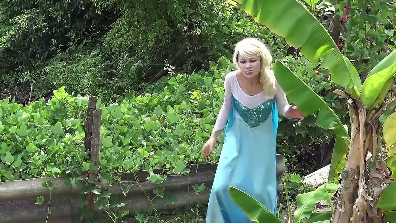 BABY Spiderman and Frozen Elsa Don't WEAR CLOTHES Black Spiderman steal part 3