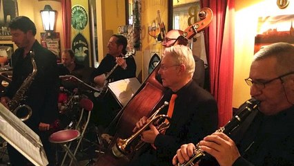 Stop Chorus improvise au Pullman Pub à Auxerre