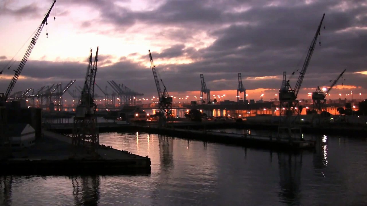 Le port de Los Angeles au couché du soleil / The port of Los Angeles at sunset