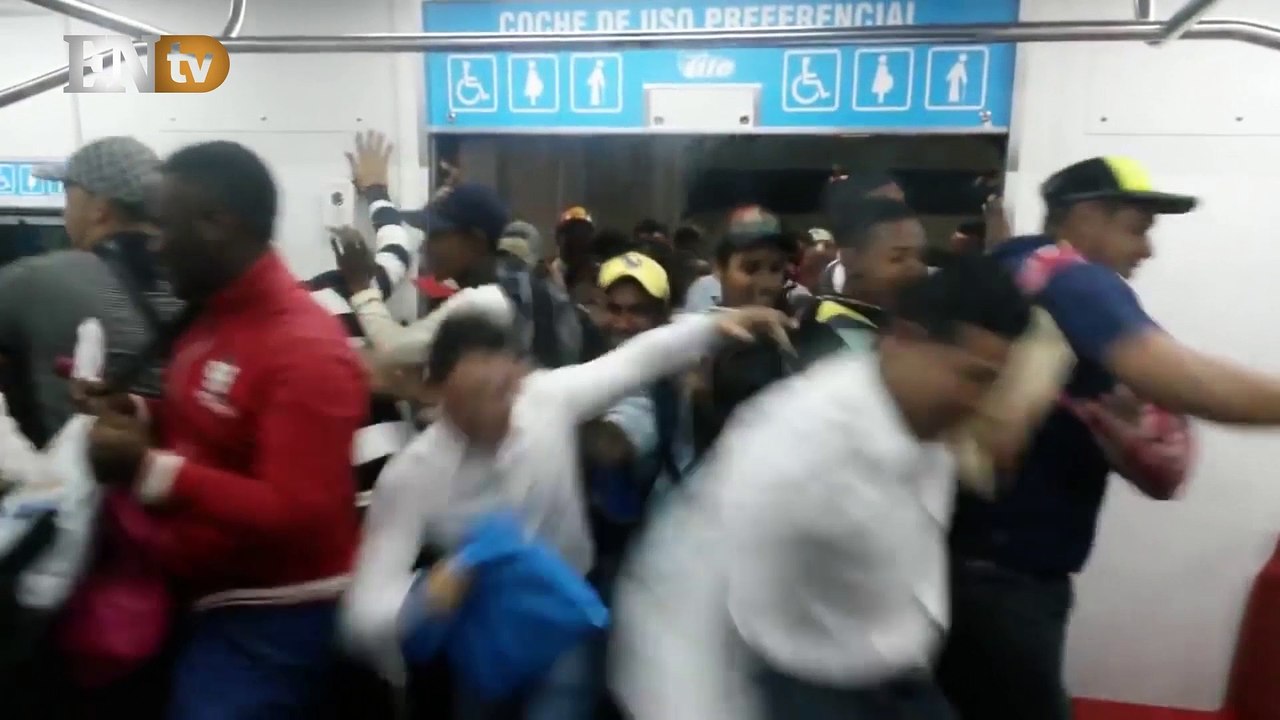 Usuarios del Sistema de Ferrocarril de los Valles del Tuy no tienen un orden para ingresar a los trenes