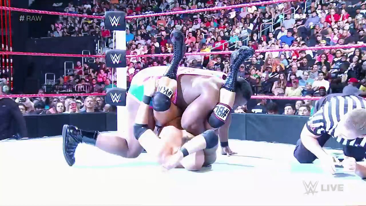 The New Day vs. Luke Gallows & Karl Anderson: Raw, Aug. 1, 2016