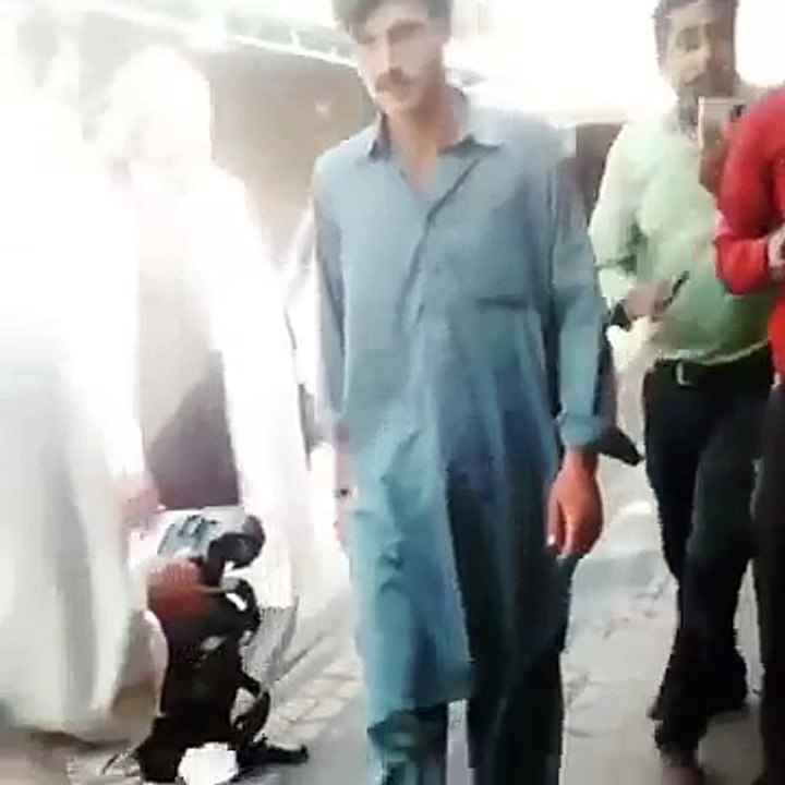 What Arshad Khan’s Friends Said When Arshad Khan Walked Like Model in Front of His Friends --