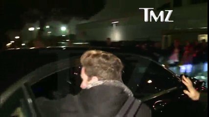 Justin Bieber met un coup de poing à un fan !