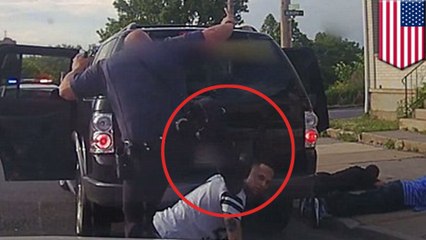 경찰차 블랙박스에, 경찰이 용의자 머리에 킥 날리는 장면 잡혀, 경찰측 결국 고소당해